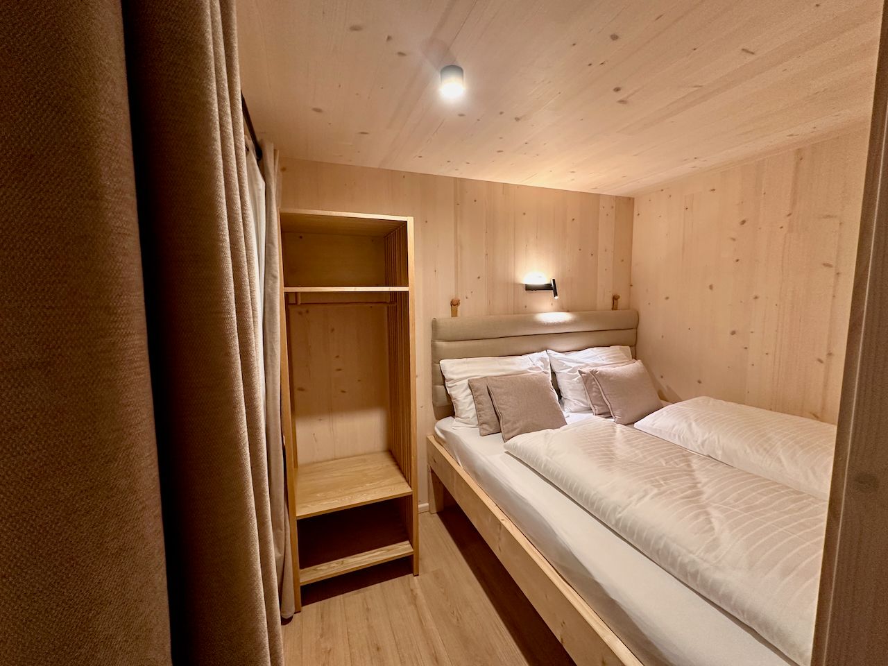Tiny L Schlafzimmer unten