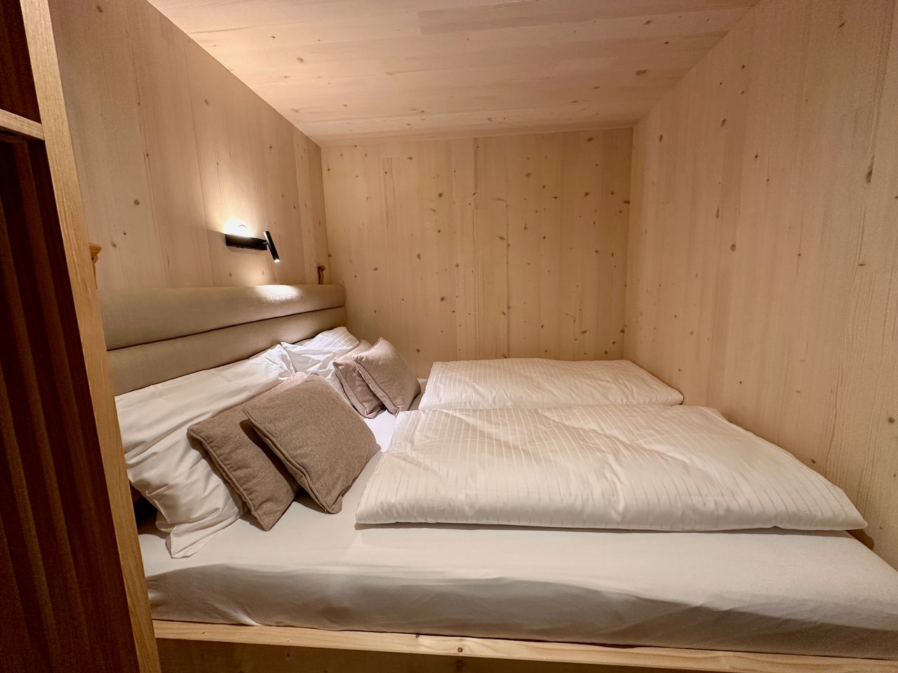 Tiny L Schlafbereich mit Kleiderschrank