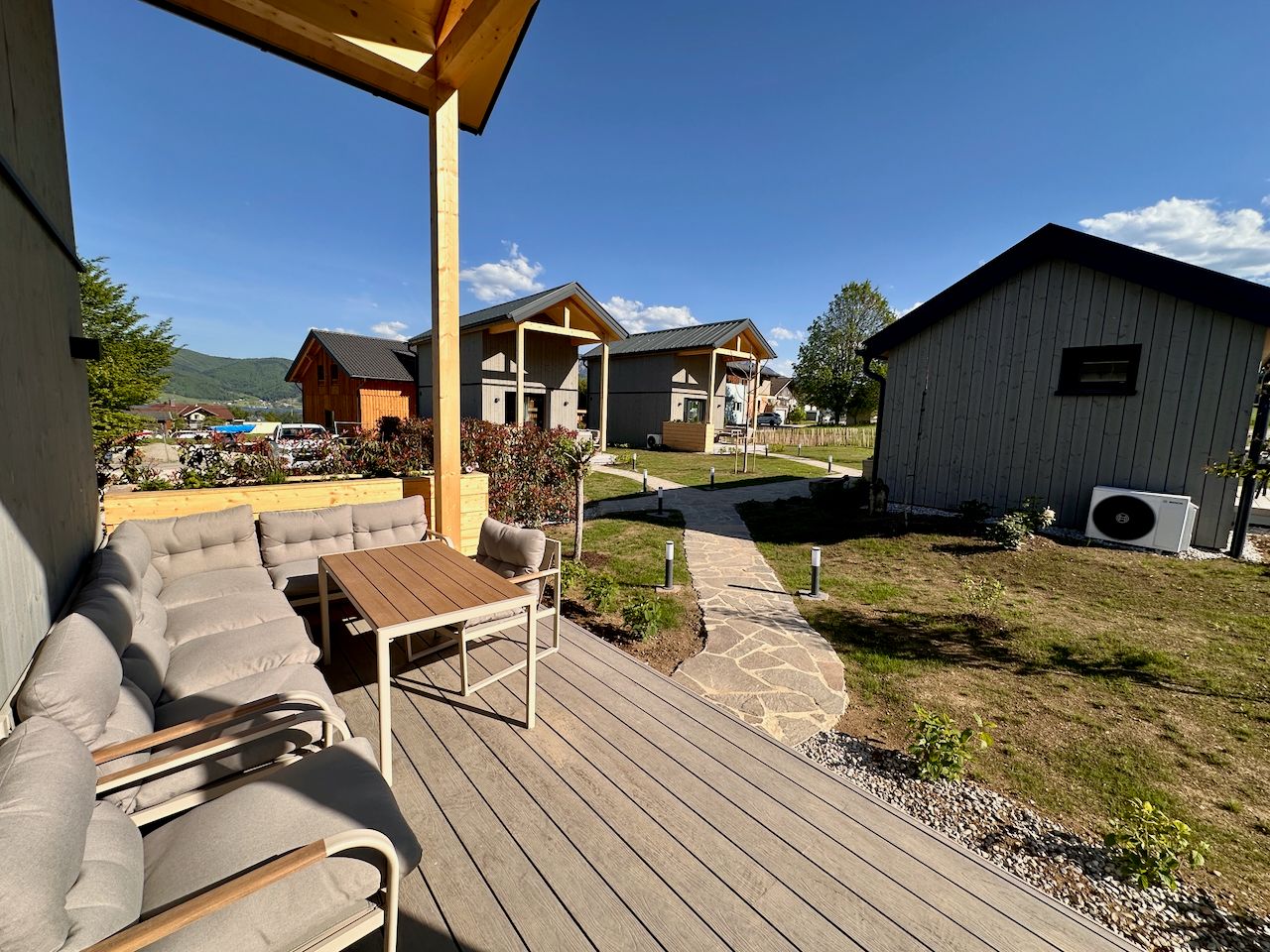 Tiny L Terrasse und Umgebung