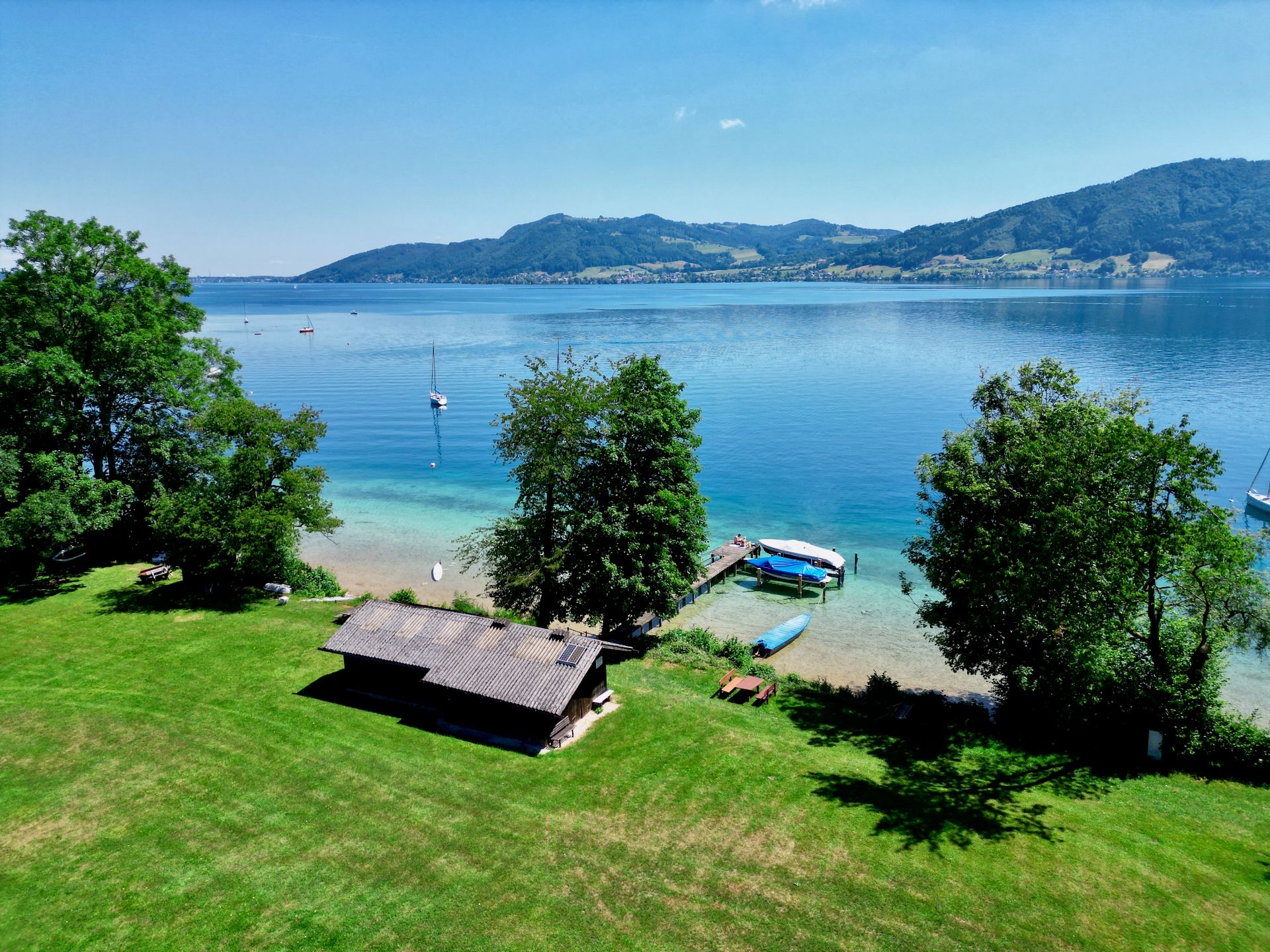 Privater Badeplatz mit Steg am Attersee